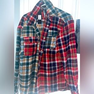 Medium Men’s Split Plaid Long Sleeve Woven Top